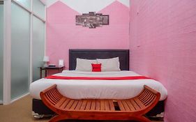 RedDoorz At Golden Inn Tugu Yogyakarta